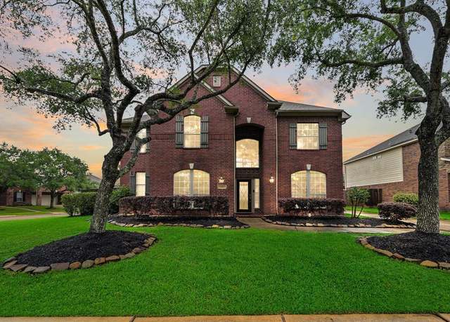 Property at 2513 Garnetfield Ln, Friendswood, TX 77546, 5 beds, 3.5 baths