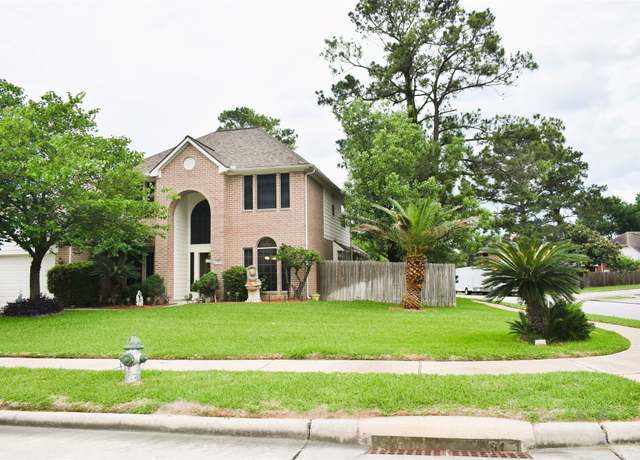 Property at 13902 Whispertrail Ct, Houston, TX 77014, 4 beds, 3.5 baths