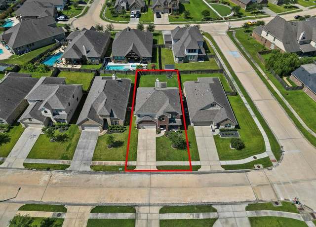 Property at 1604 Nacogdoches Valley Dr, League City, TX 77573, 4 beds, 3.5 baths