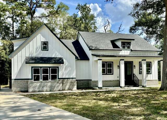 Property at 16 River Plantation Dr, Conroe, TX 77302, 5 beds, 2 baths