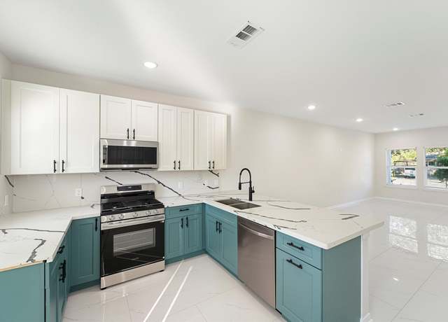 Property at 6729 Arabella St, Houston, TX 77091, 3 beds, 2.5 baths