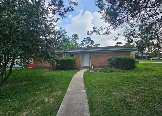 Property at 13302 Bretagne Dr, Houston, TX 77015, 3 beds, 2 baths