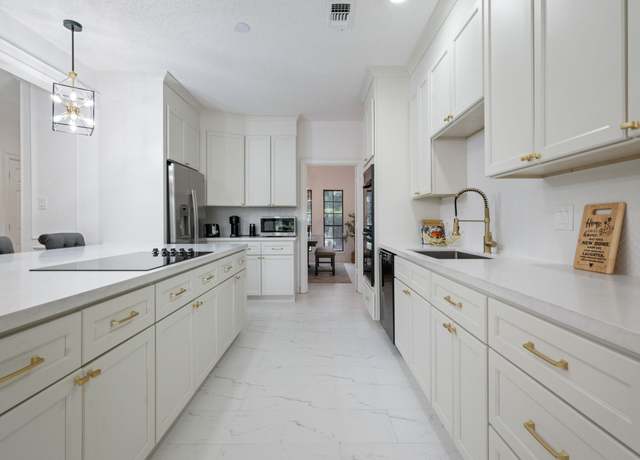 Property at 1714 Plantation Dr, Richmond, TX 77406, 4 beds, 4 baths