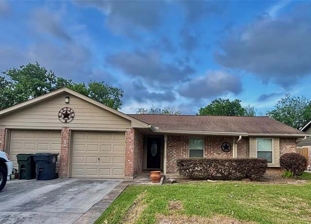 Property at 13642 Greenridge Dr, Sugar Land, TX 77498, 4 beds, 2 baths