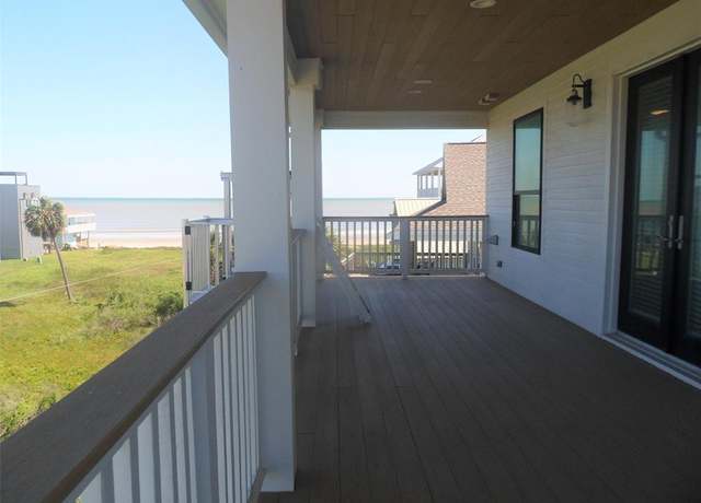 Property at 4214 Pirates Dr, Galveston, TX 77554, 3 beds, 3.5 baths