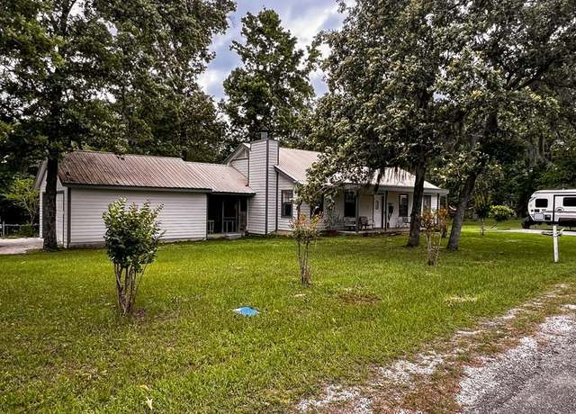 Property at 25 Ridge Top Dr, Huntsville, TX 77320, 3 beds, 2 baths