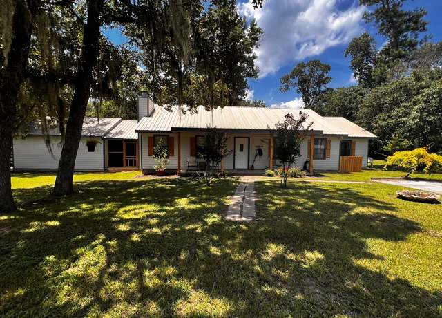 Property at 25 Ridge Top Dr, Huntsville, TX 77320, 3 beds, 2 baths