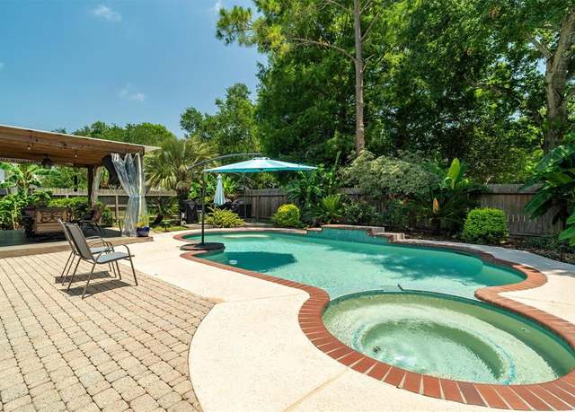 Property at 124 Coral Bay Dr, League City, TX 77573, 4 beds, 2.5 baths