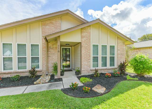 Property at 116 Lazy Hollow Dr, League City, TX 77573, 3 beds, 2 baths