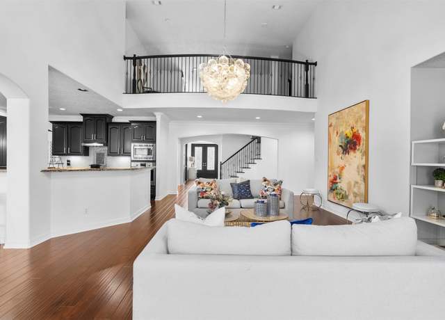 Property at 2523 Watts St, Houston, TX 77030, 6 beds, 4.5 baths
