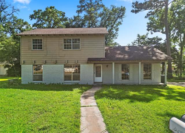Property at 204 Pine Valley St, Huntsville, TX 77320, 4 beds, 2.5 baths