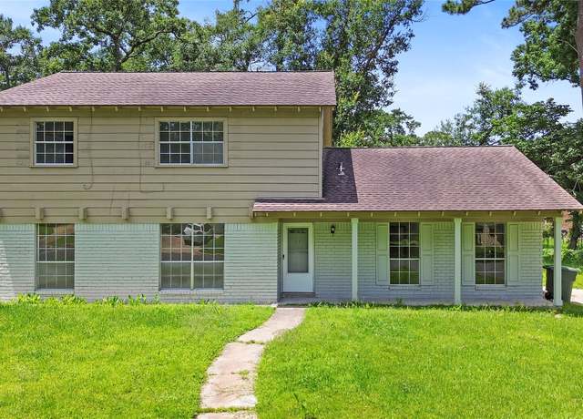 Property at 204 Pine Valley St, Huntsville, TX 77320, 4 beds, 2.5 baths