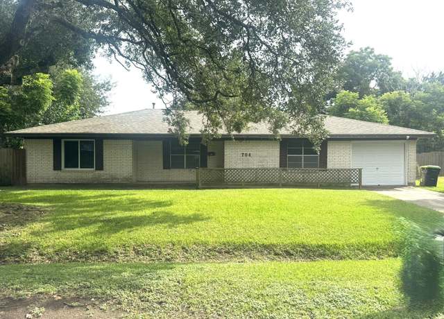 Property at 706 University Ave, Wharton, TX 77488, 3 beds, 2 baths