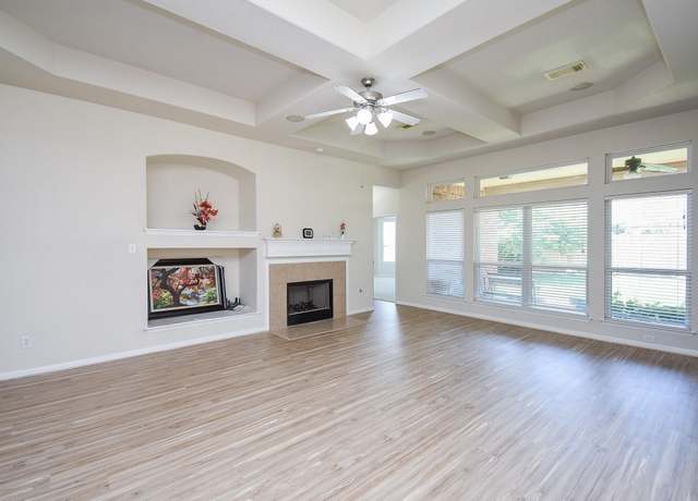 Property at 6706 Oakman Ln, Sugar Land, TX 77479, 3 beds, 2 baths