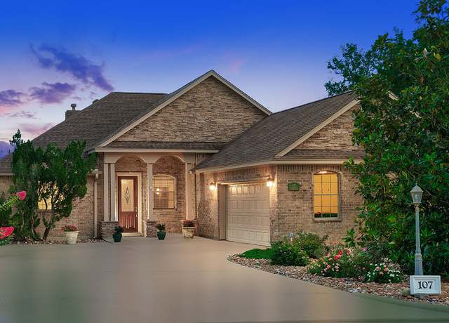 Property at 107 Monterrey Rd E, Montgomery, TX 77356, 3 beds, 2 baths