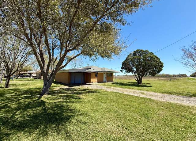 Property at 402 N 1st St, Beasley, TX 77417, 2 beds, 1 bath