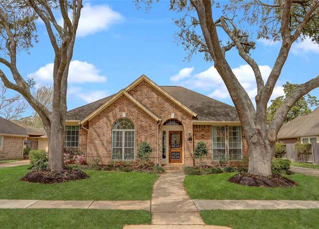 Property at 902 Lakespur Dr, Sugar Land, TX 77479, 3 beds, 2 baths