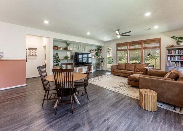 Property at 2103 Parnevik Pl, Conroe, TX 77304, 3 beds, 2 baths