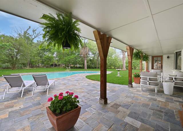Property at 2006 Deepbrook Dr, Pearland, TX 77581, 4 beds, 3 baths