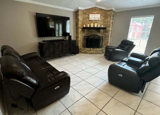 Property at 8609 Lynwood Ln, Port Arthur, TX 77642, 3 beds, 2 baths