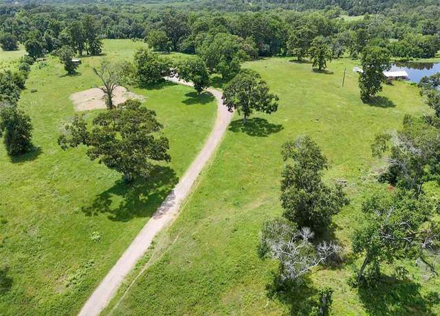 Property at 6605 Spring Branch Rd, Montgomery, TX 77316, 3 beds, 3 baths