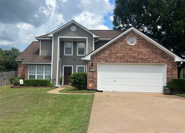 Property at 2305 Katherine St, Brenham, TX 77833, 3 beds, 2.5 baths
