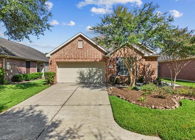 Property at 2204 E Marsala Dr, Pearland, TX 77581, 3 beds, 2 baths