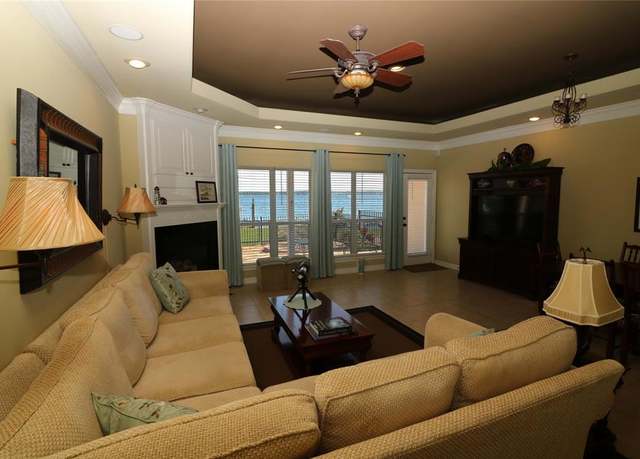 Property at 17 Regency Pt, Conroe, TX 77356, 3 beds, 2.5 baths