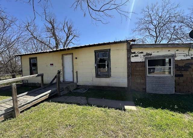 Property at 409 W 4th St, Coleman, TX 76834, 2 beds, 1 bath