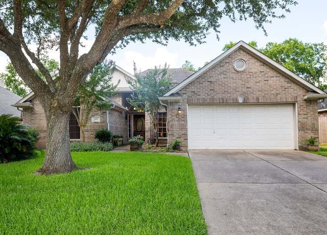 Property at 203 Briarglen Dr, League City, TX 77573, 3 beds, 2 baths