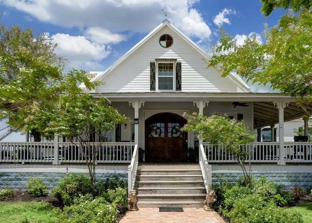 Property at 1098 Post Oak Point Rd, Fayetteville, TX 78940, 5 beds, 3 baths