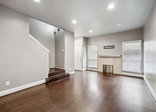 Property at 1920 Augusta Dr #19, Houston, TX 77057, 2 beds, 2.5 baths