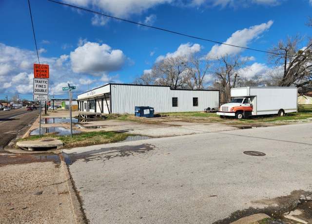 Property at 303 S May St, Madisonville, TX 77864