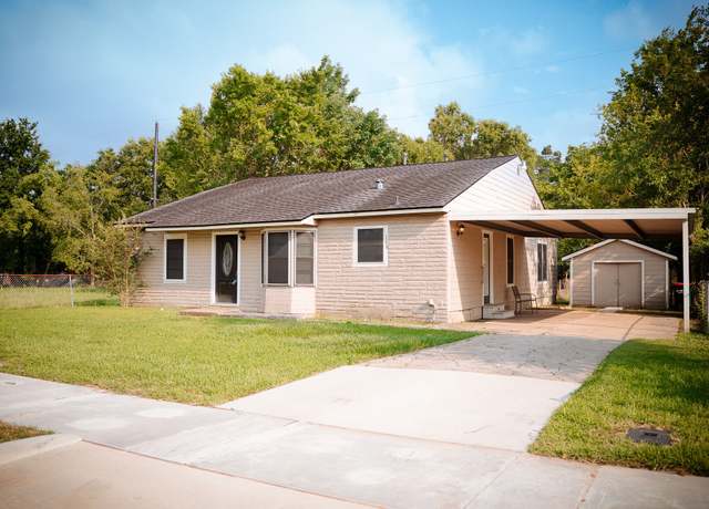 Property at 109 Lincoln Cedars, Baytown, TX 77523, 4 beds, 2 baths
