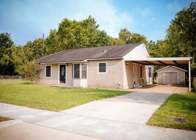 Property at 109 Lincoln Cedars, Baytown, TX 77523, 4 beds, 2 baths