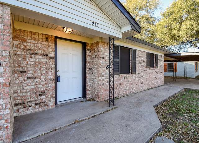 Property at 235 Hwy 90 E, Sealy, TX 77474, 4 beds, 2 baths