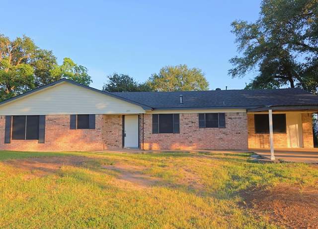 Property at 235 Hwy 90 E, Sealy, TX 77474, 4 beds, 2 baths
