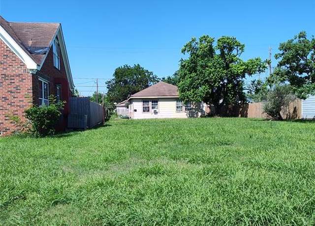 Property at 926 W 5th St, Freeport, TX 77541, 2 beds, 2 baths