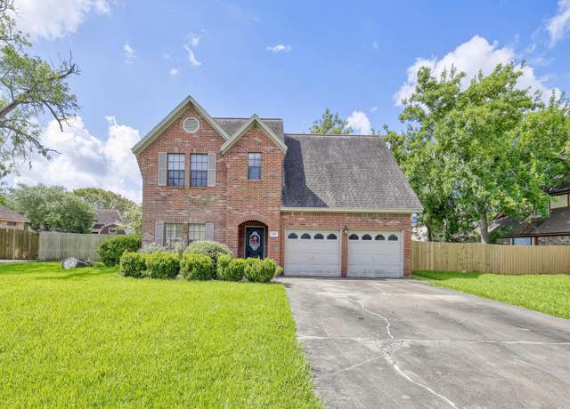 Property at 306 Crocus St, Lake Jackson, TX 77566, 4 beds, 2.5 baths