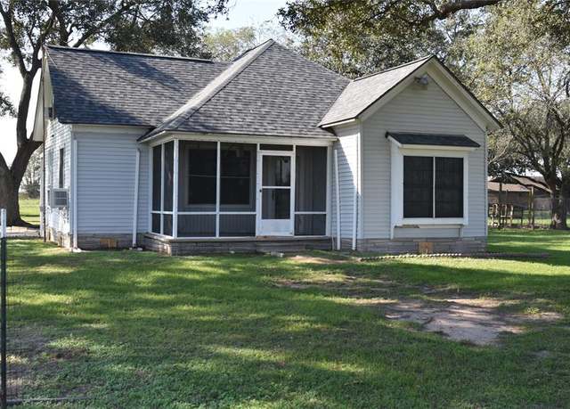 Property at 1011 6th St, East Bernard, TX 77435, 2 beds, 3 baths