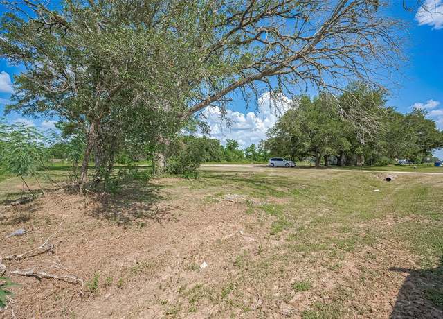 Property at 210 5th St, Hempstead, TX 77445