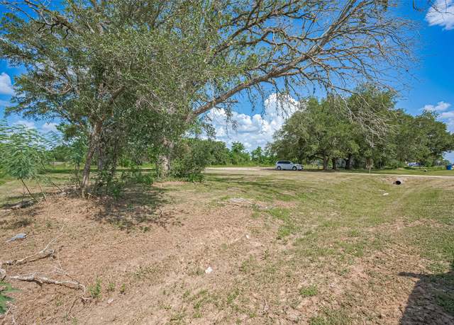 Property at 210 5th St, Hempstead, TX 77445