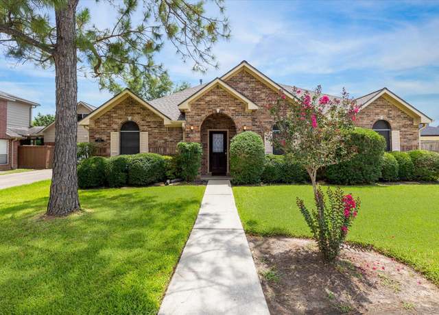 Property at 2016 Fairwood St, Pearland, TX 77581, 4 beds, 3 baths