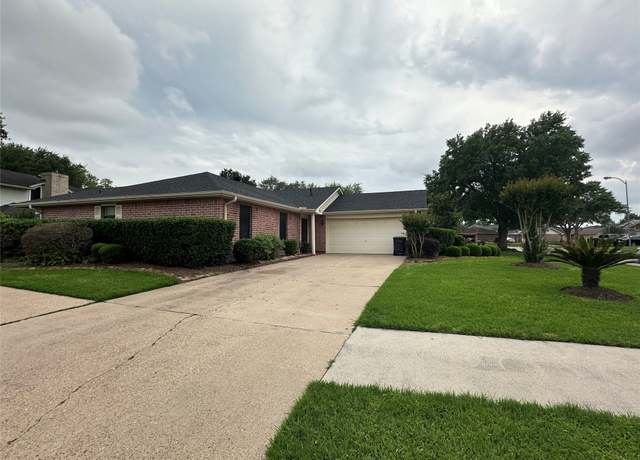 Property at 2934 Poplar Creek Ln, Pearland, TX 77584, 3 beds, 2 baths
