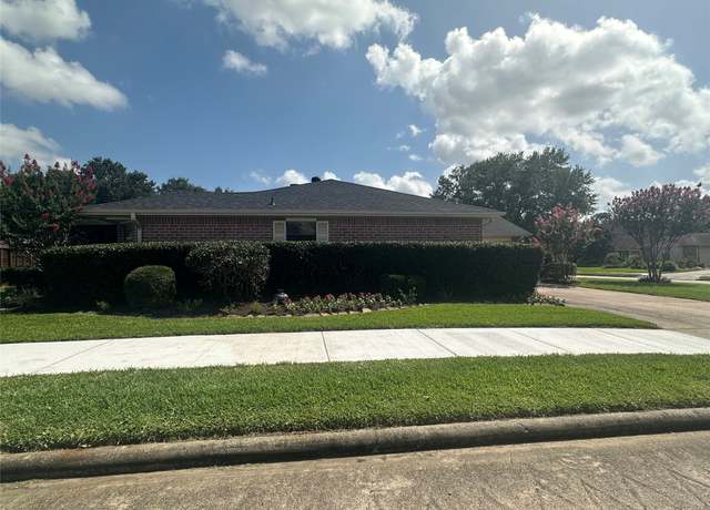 Property at 2934 Poplar Creek Ln, Pearland, TX 77584, 3 beds, 2 baths