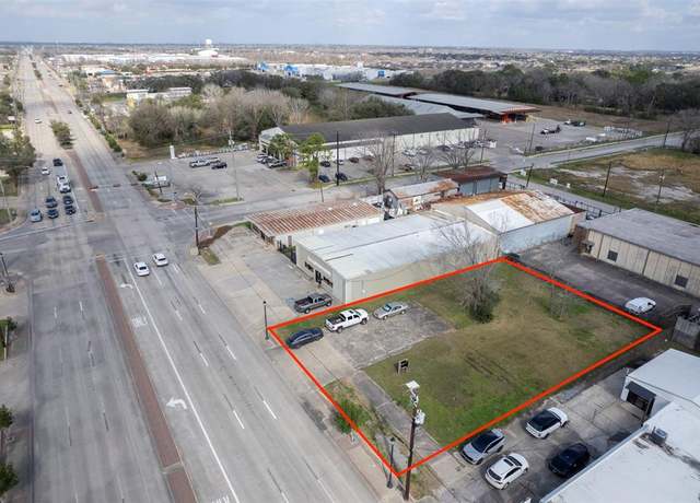 Property at 2107 N Main St, Pearland, TX 77581