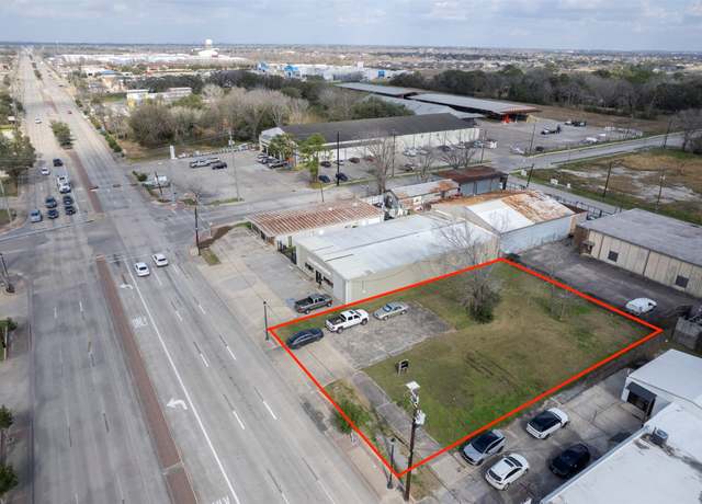 Property at 2107 N Main St, Pearland, TX 77581