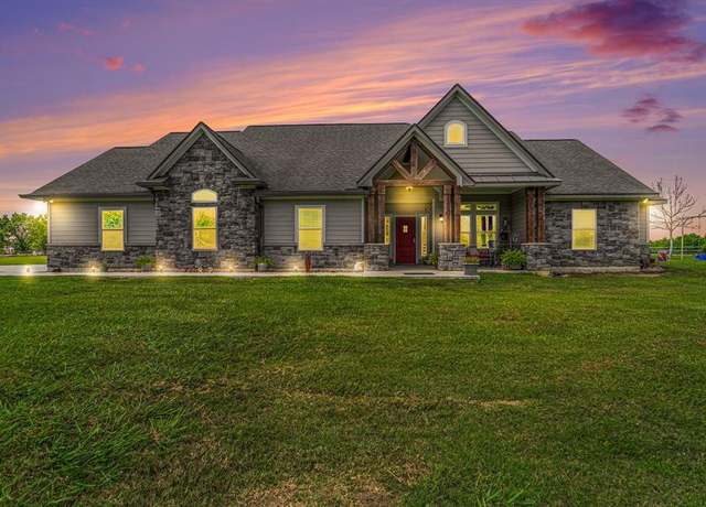 Property at 7082 County Road 98, Alvin, TX 77511, 3 beds, 2 baths
