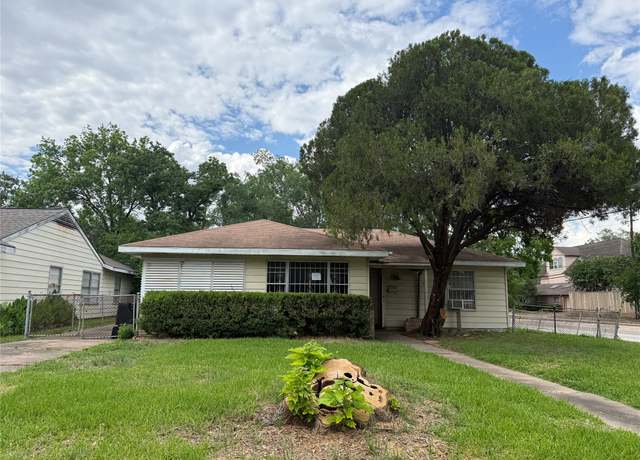 Property at 5500 Evergreen St, Houston, TX 77081, 3 beds, 1.5 baths