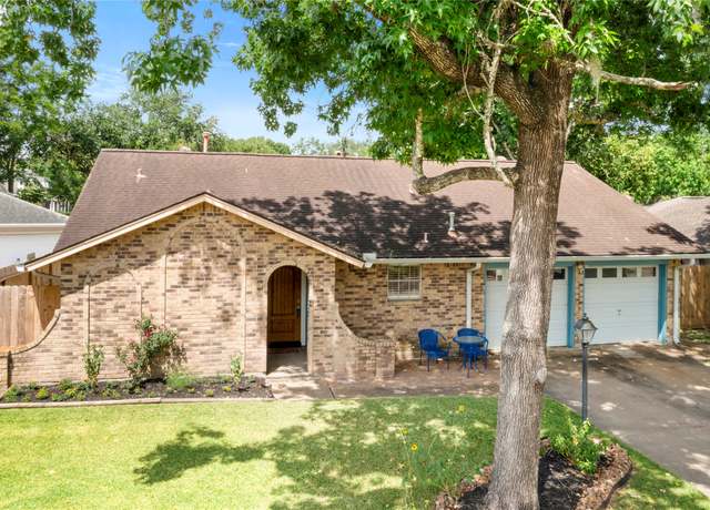 Property at 15530 Edenvale St, Friendswood, TX 77546, 3 beds, 2 baths